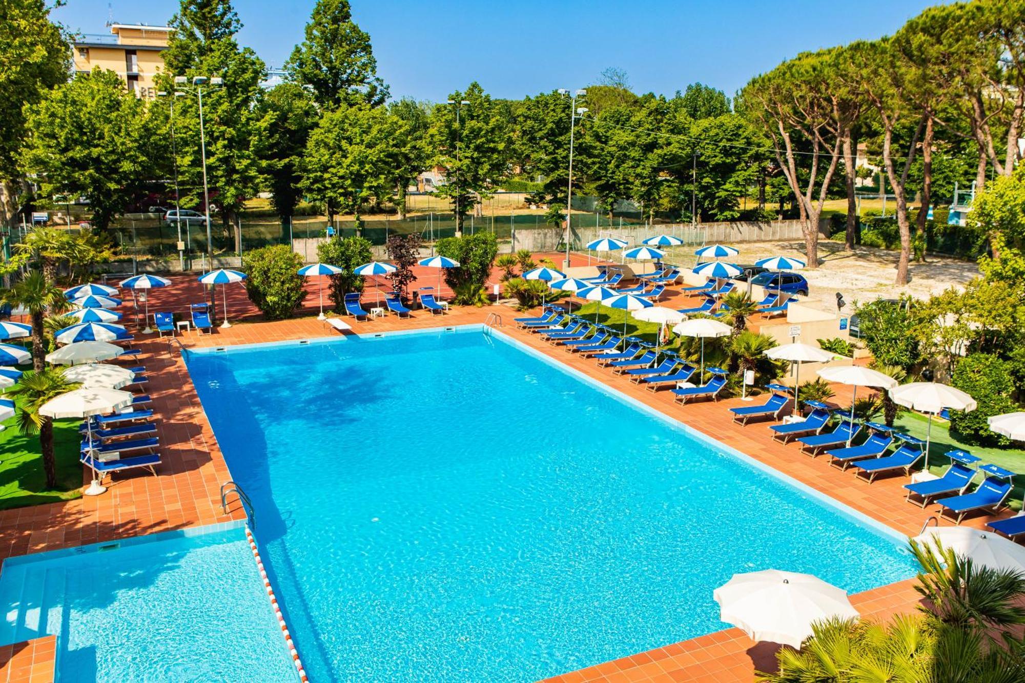 Hotel Ambasciatori Cesenatico Esterno foto