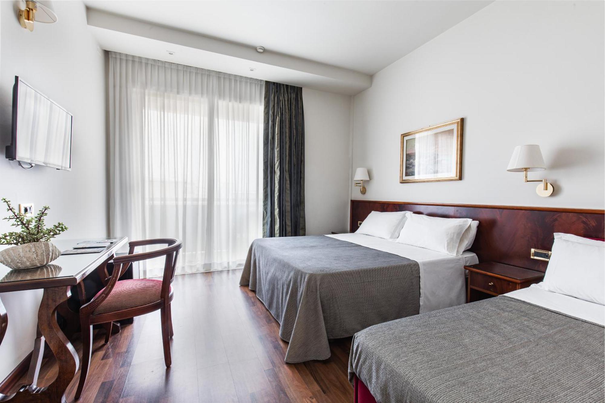 Hotel Ambasciatori Cesenatico Esterno foto