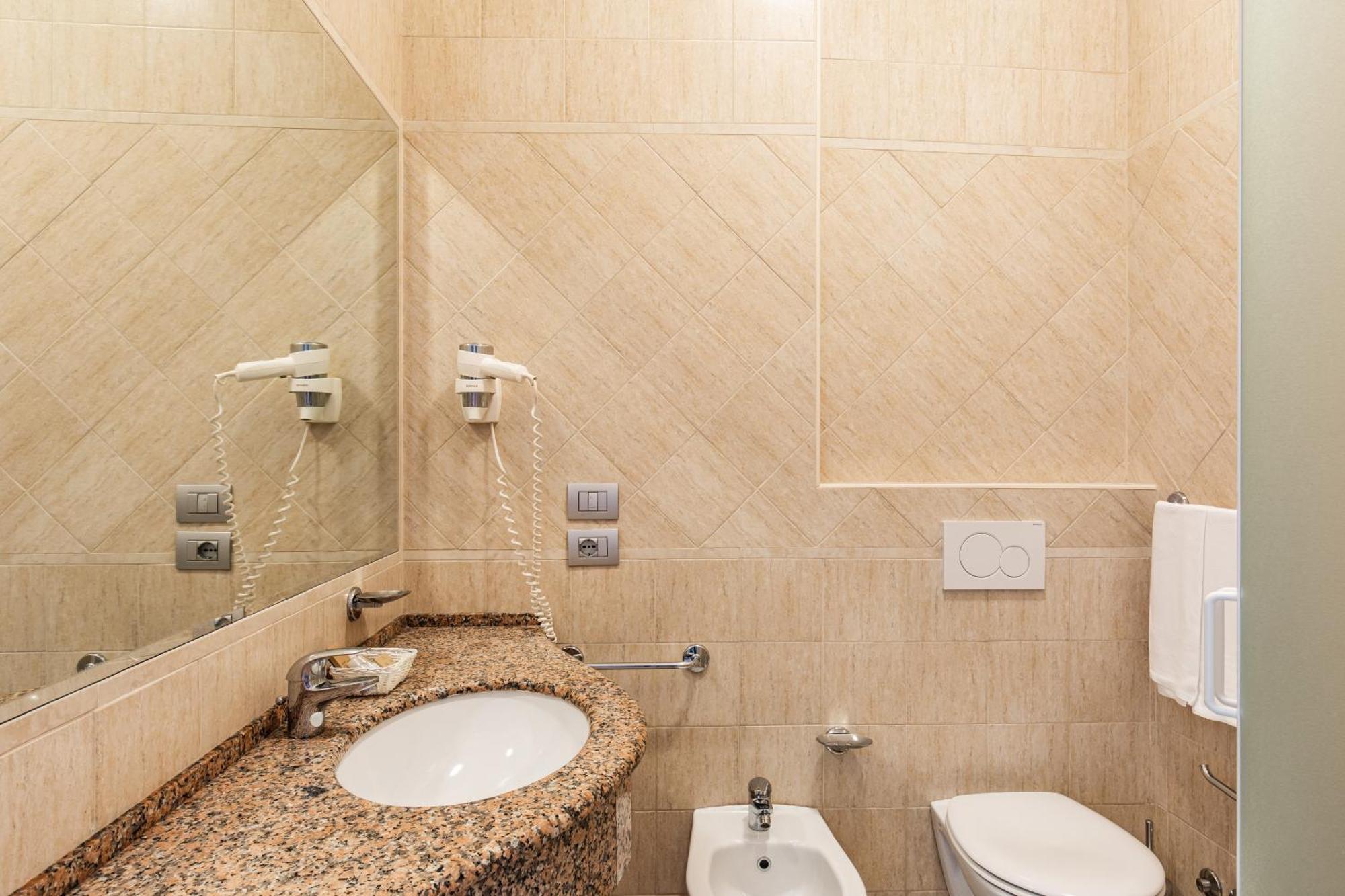 Hotel Ambasciatori Cesenatico Esterno foto
