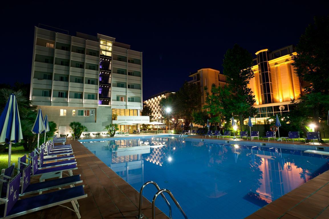 Hotel Ambasciatori Cesenatico Esterno foto