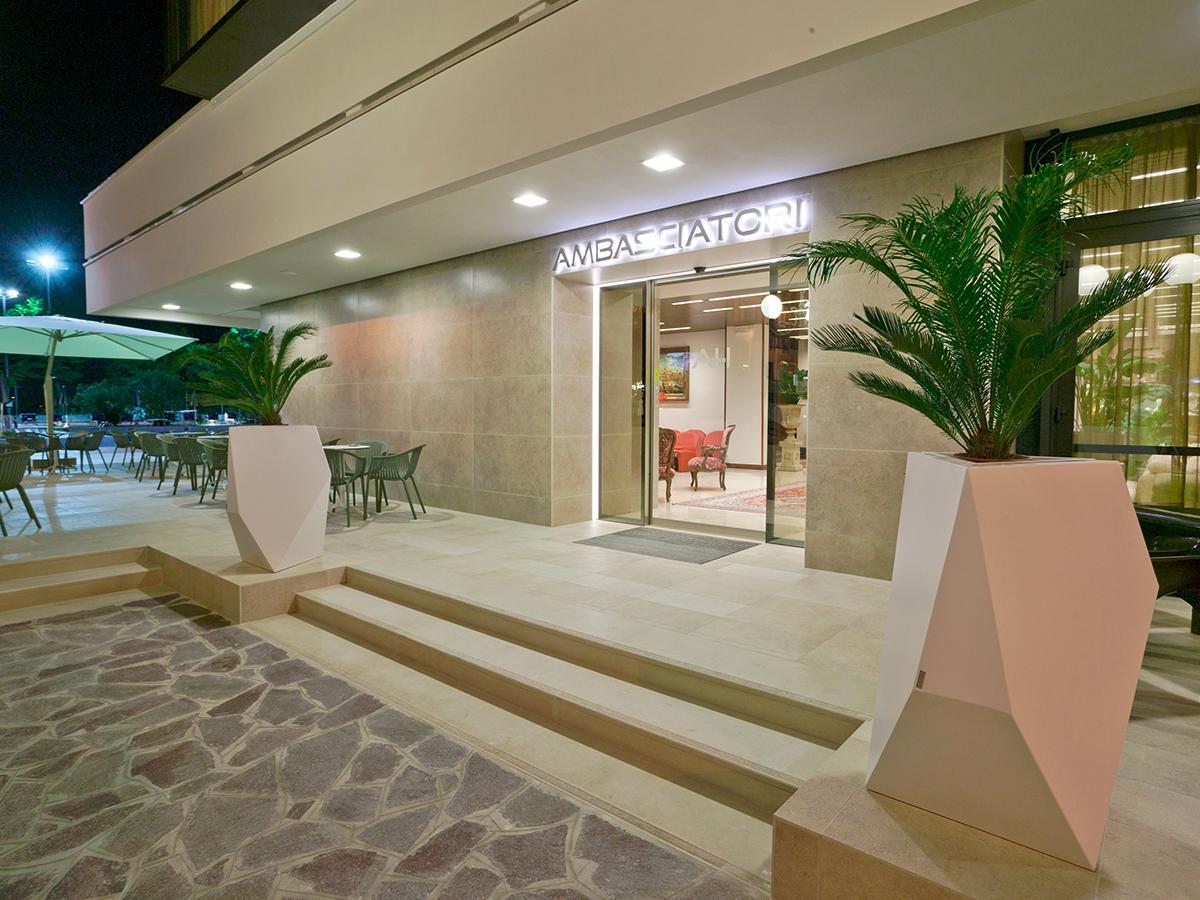 Hotel Ambasciatori Cesenatico Esterno foto